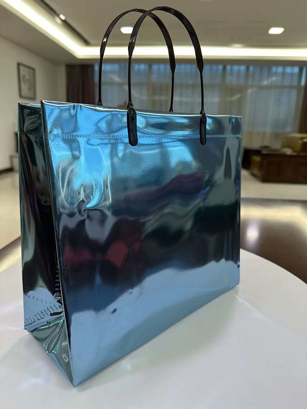 RGS PACKAGING lanzó una nueva bolsa de regalo laminada con película láser de un solo color