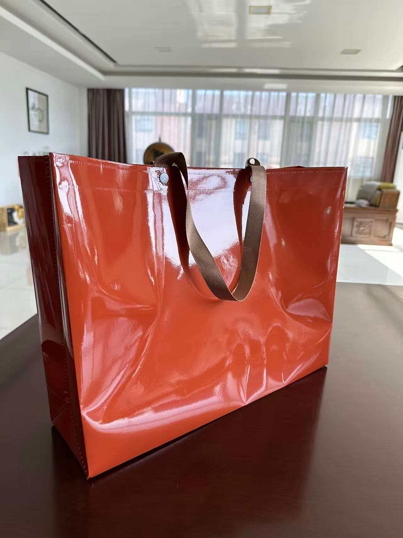 Las nuevas bolsas de regalo laminadas de PP brillante y PP de RGS PACKAGING ya están disponibles