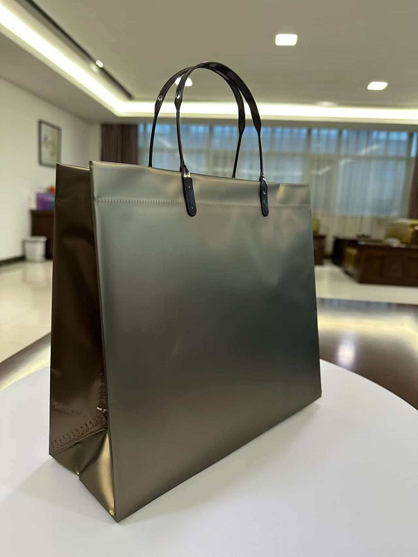 RGS PACKAGING lanza una nueva bolsa de asas laminada de PP y PP mate